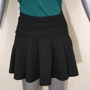 BOGO 🆓! 🎊 BCBG Black Mini Skirt Size 0